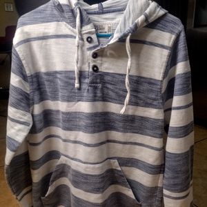 Light hooded pullover